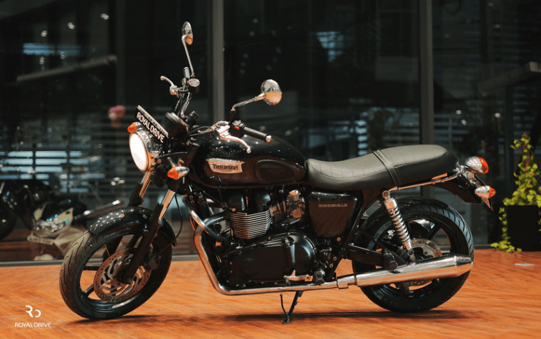 Second hand triumph on sale street twin